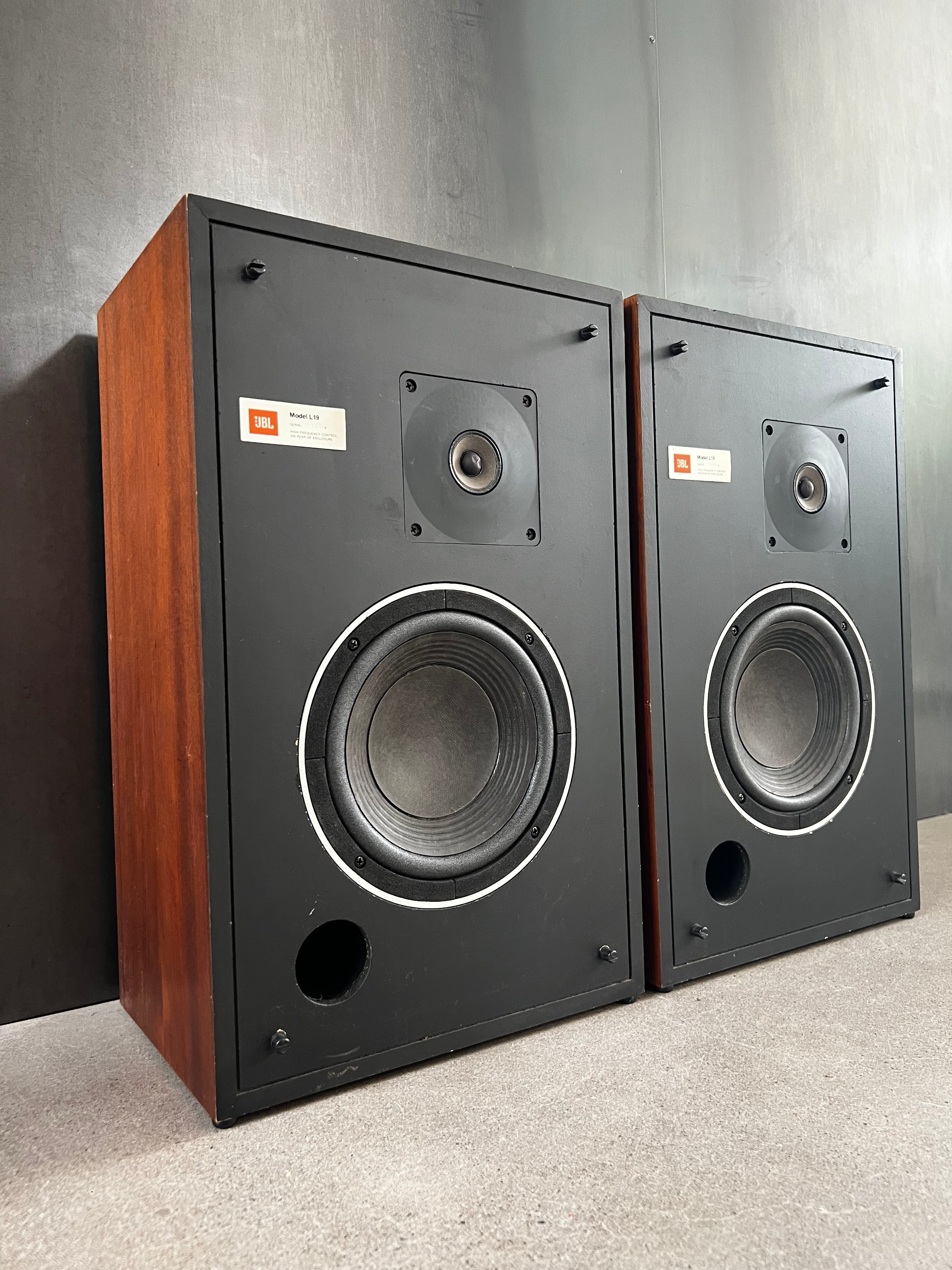 JBL L19 bookshelf speakers