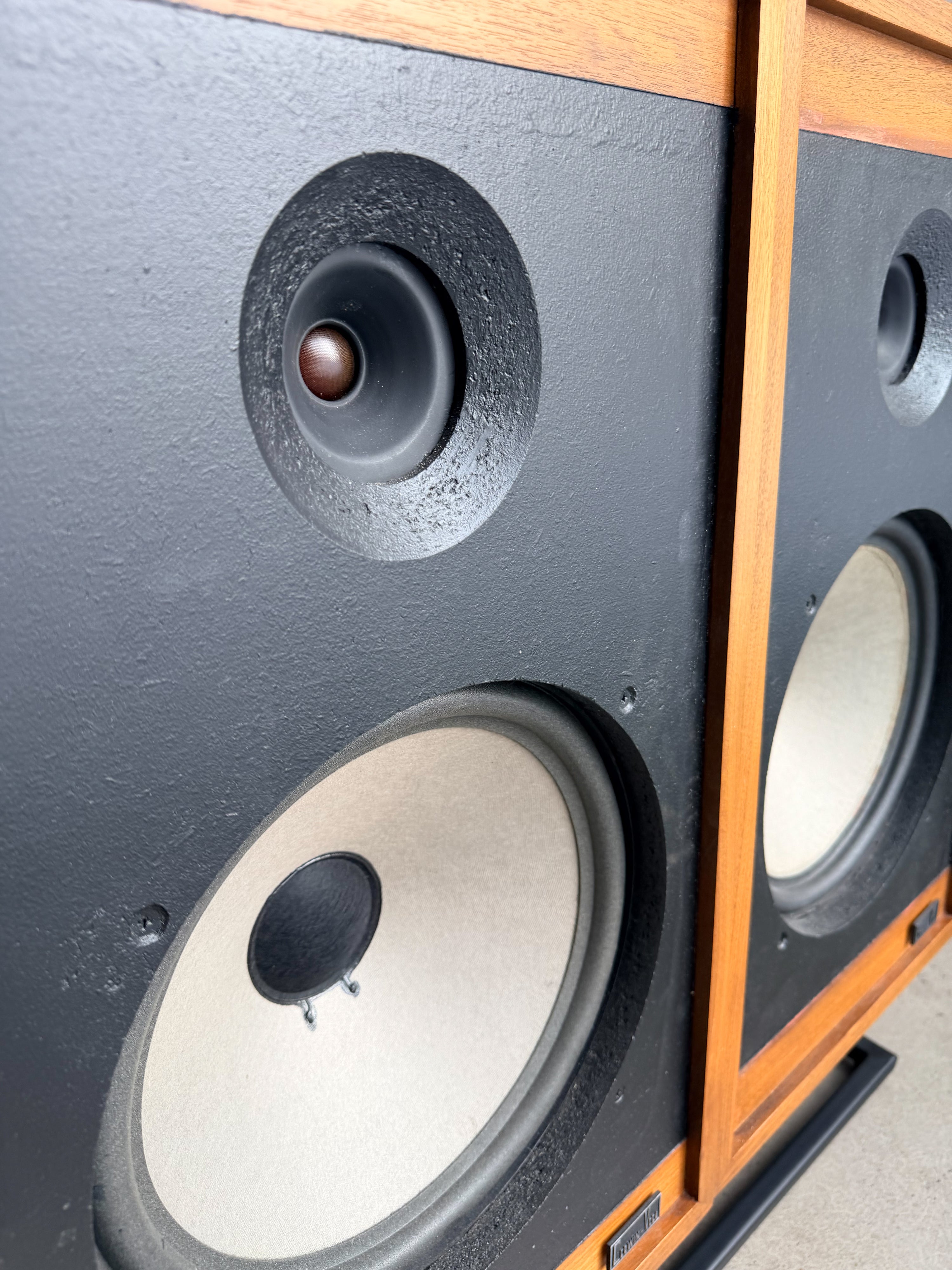 Cerwin Vega R-26 _Floorstanding  speakers