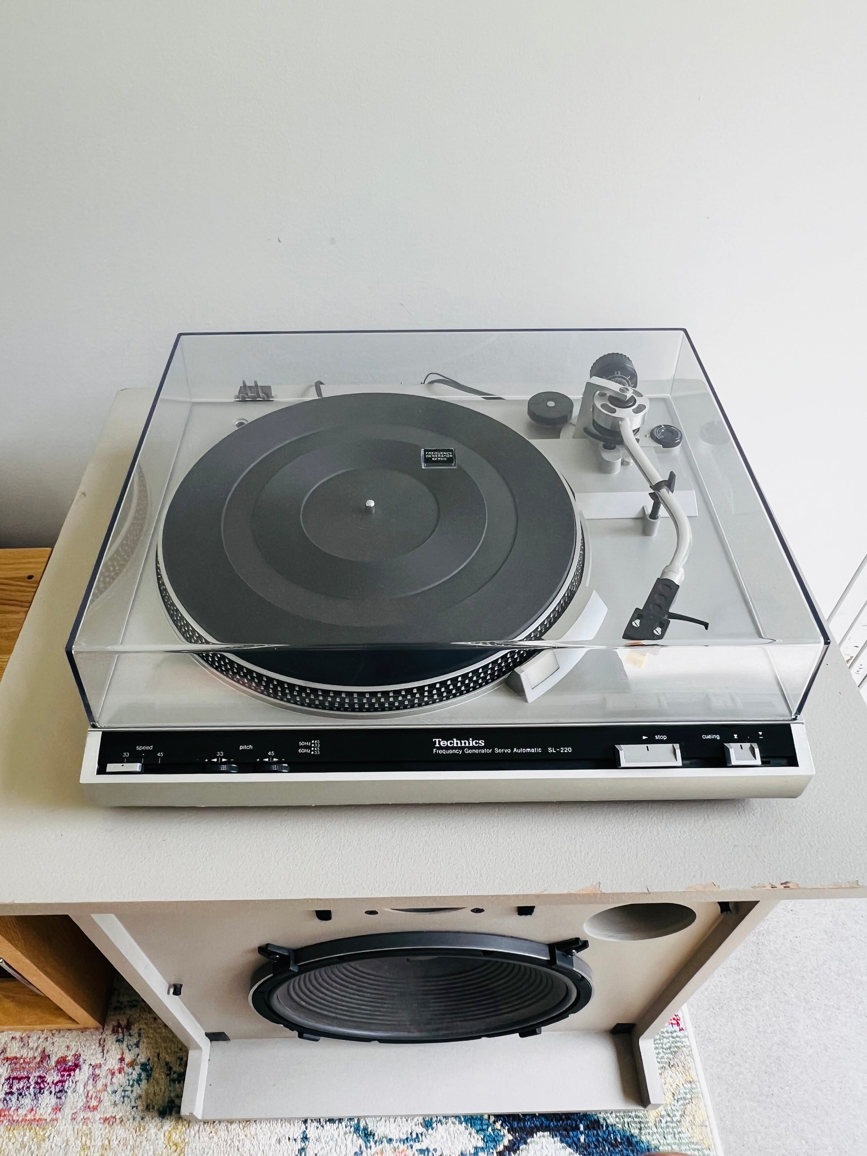 Technics SL-220 Belt-Driven Turntable