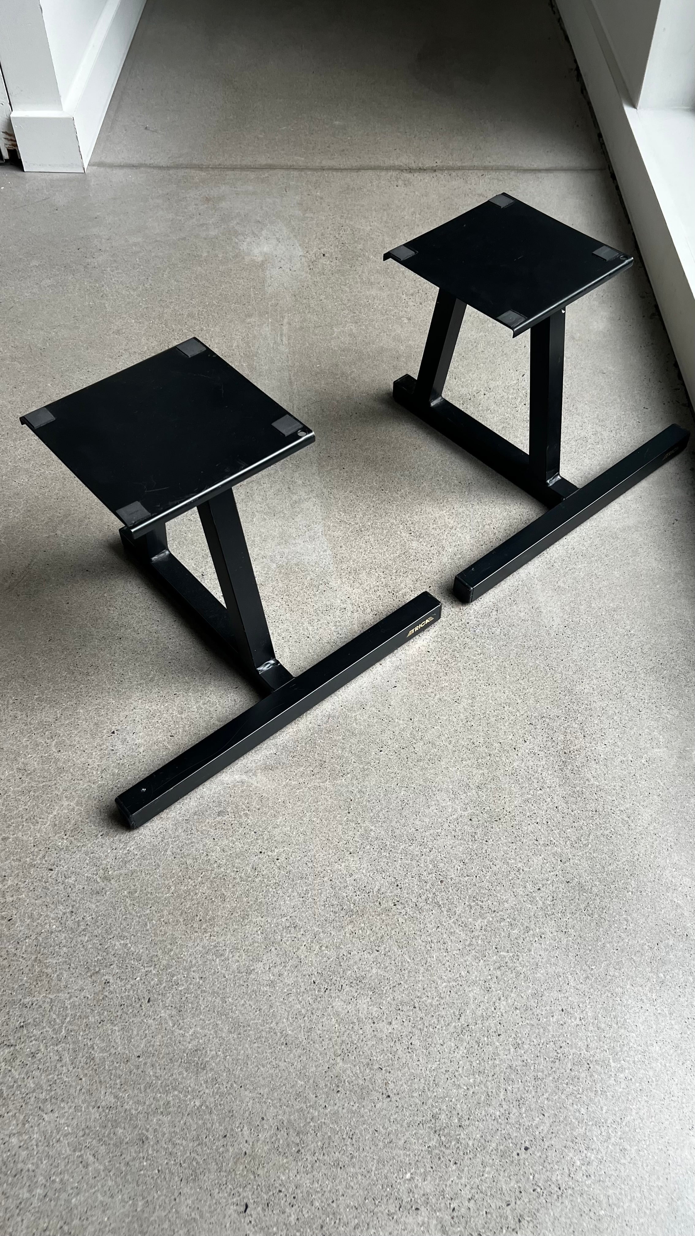 Trica _Paire de support d’acier pour haut-parleurs