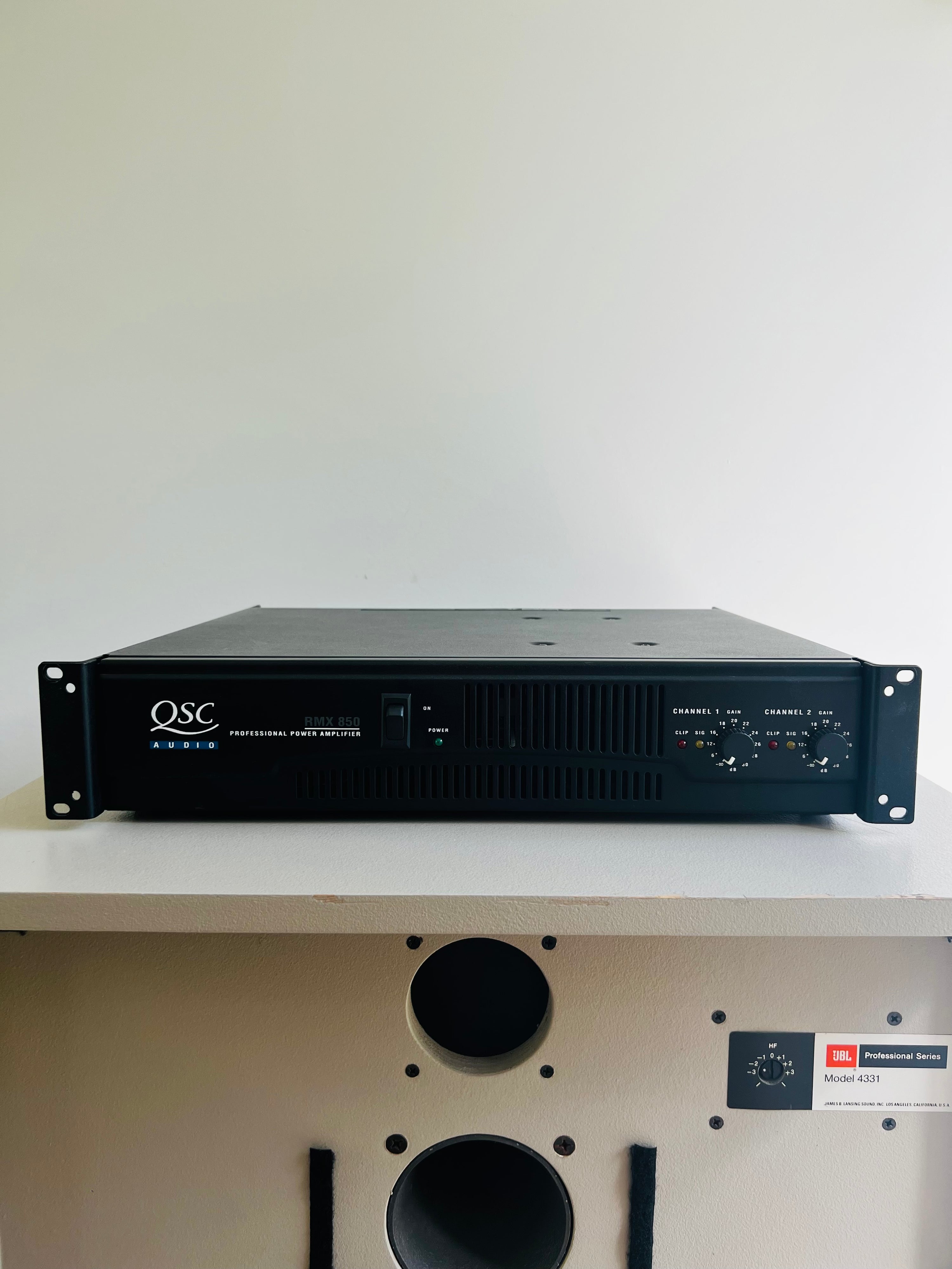 QSC RMX-850 _Amplificateur de puissance