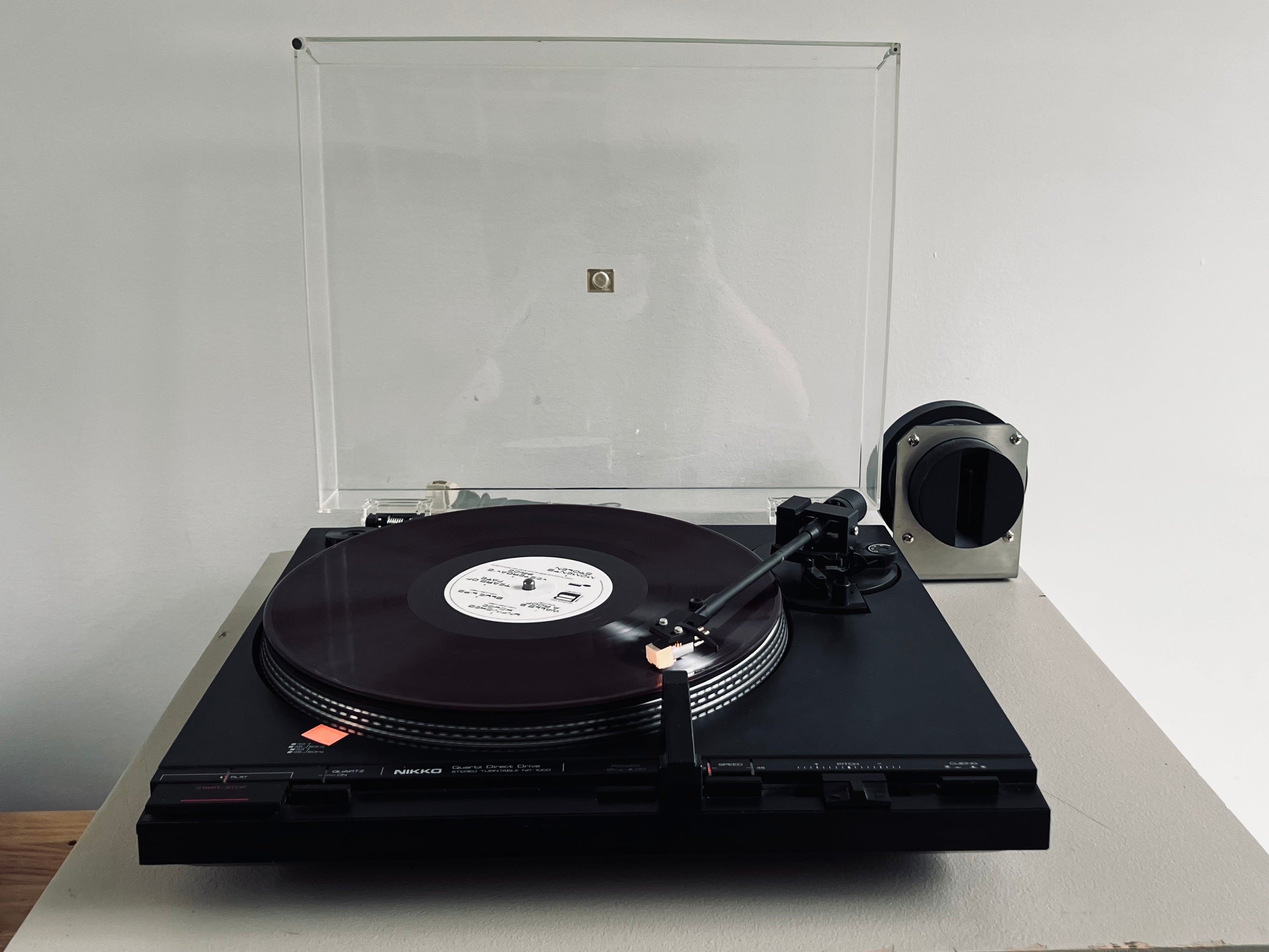 Nikko NP-1000 _Table tournante à entraînement direct