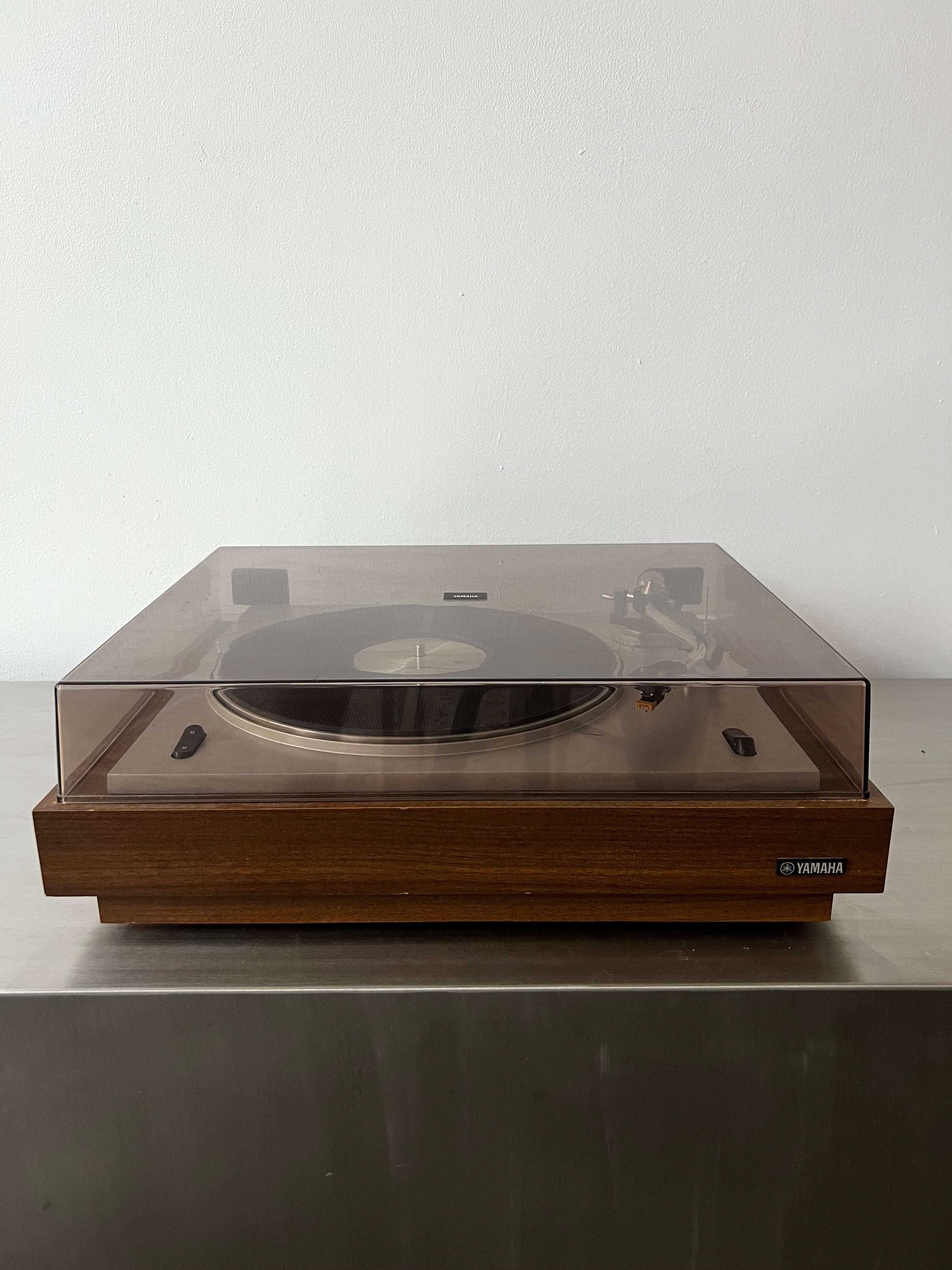 Yamaha YP-701 _Table tournante à courroie