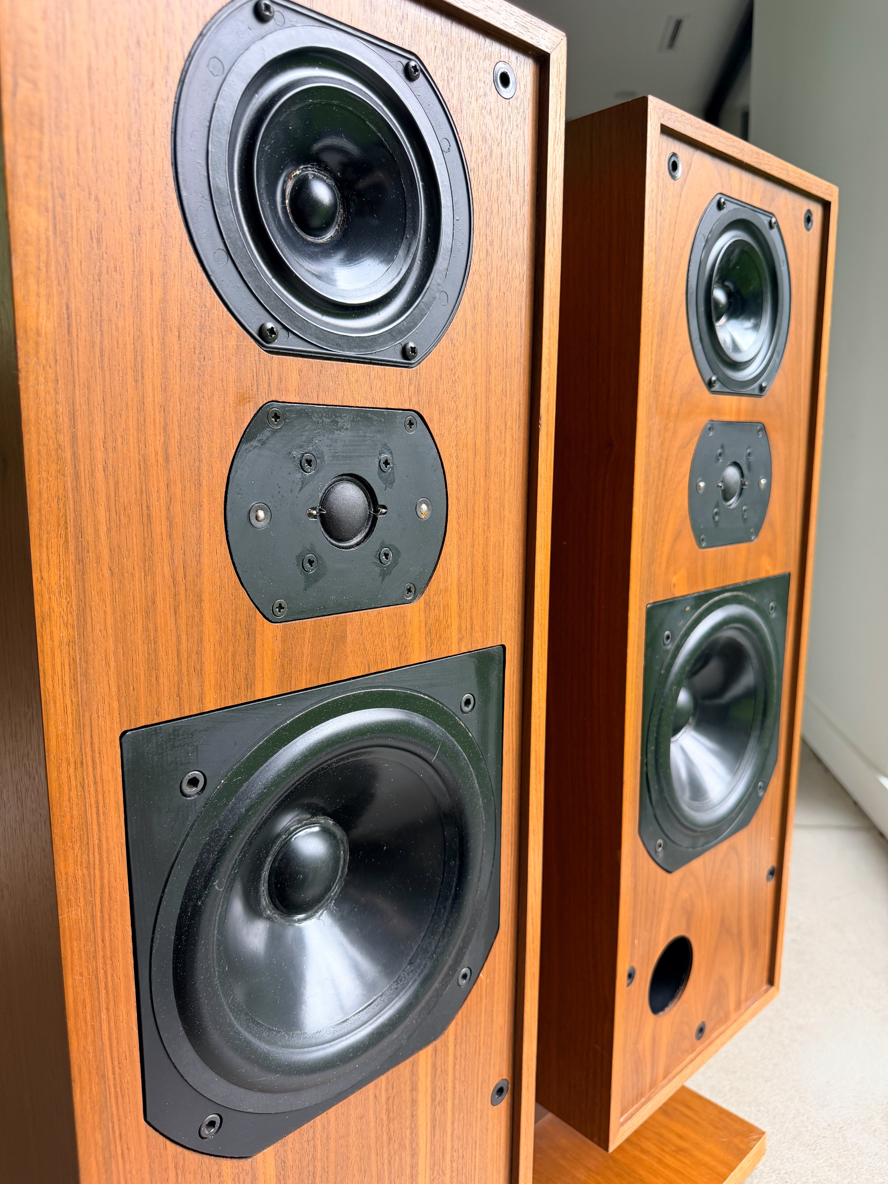 Bowers & Wilkins DM2 Series II _Floorstanding speakers