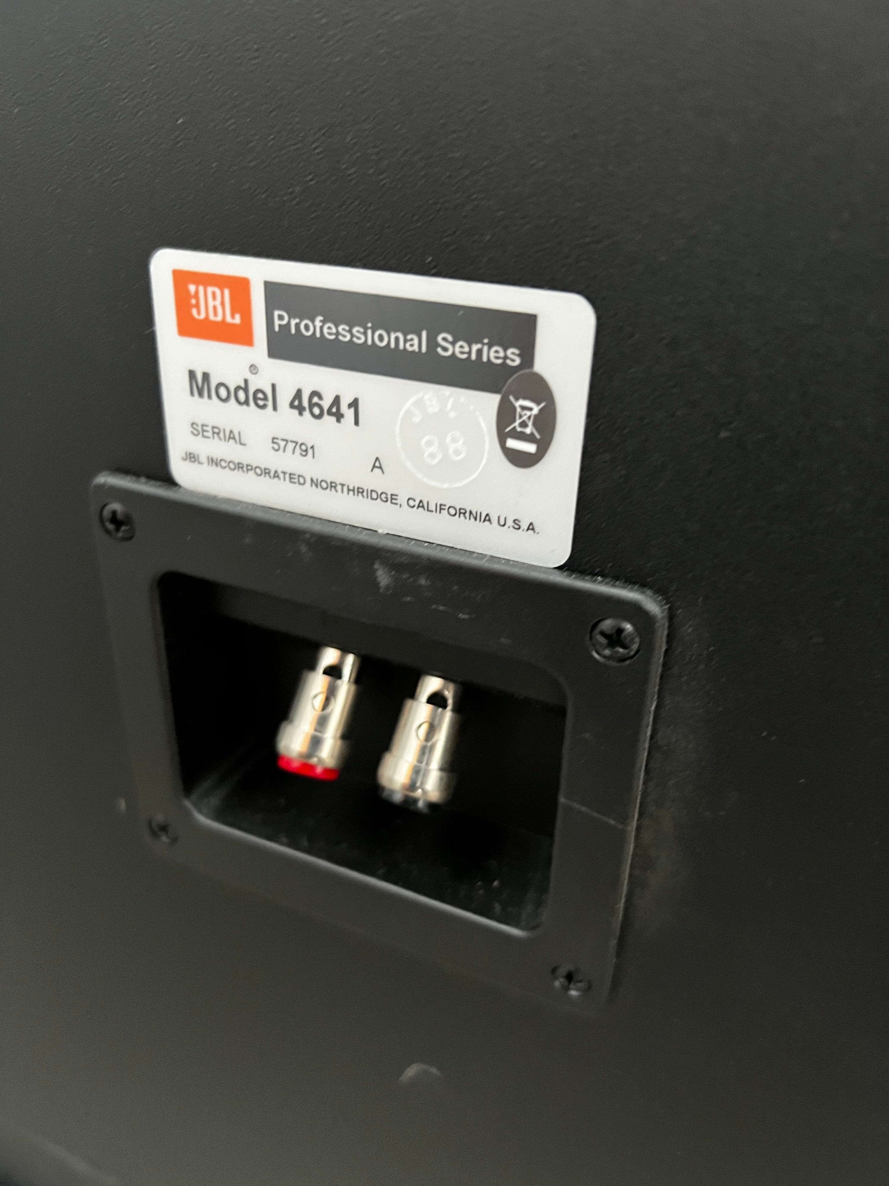 JBL 4641 (woofer 2241) _Caisson de basses 18’’ professionnel