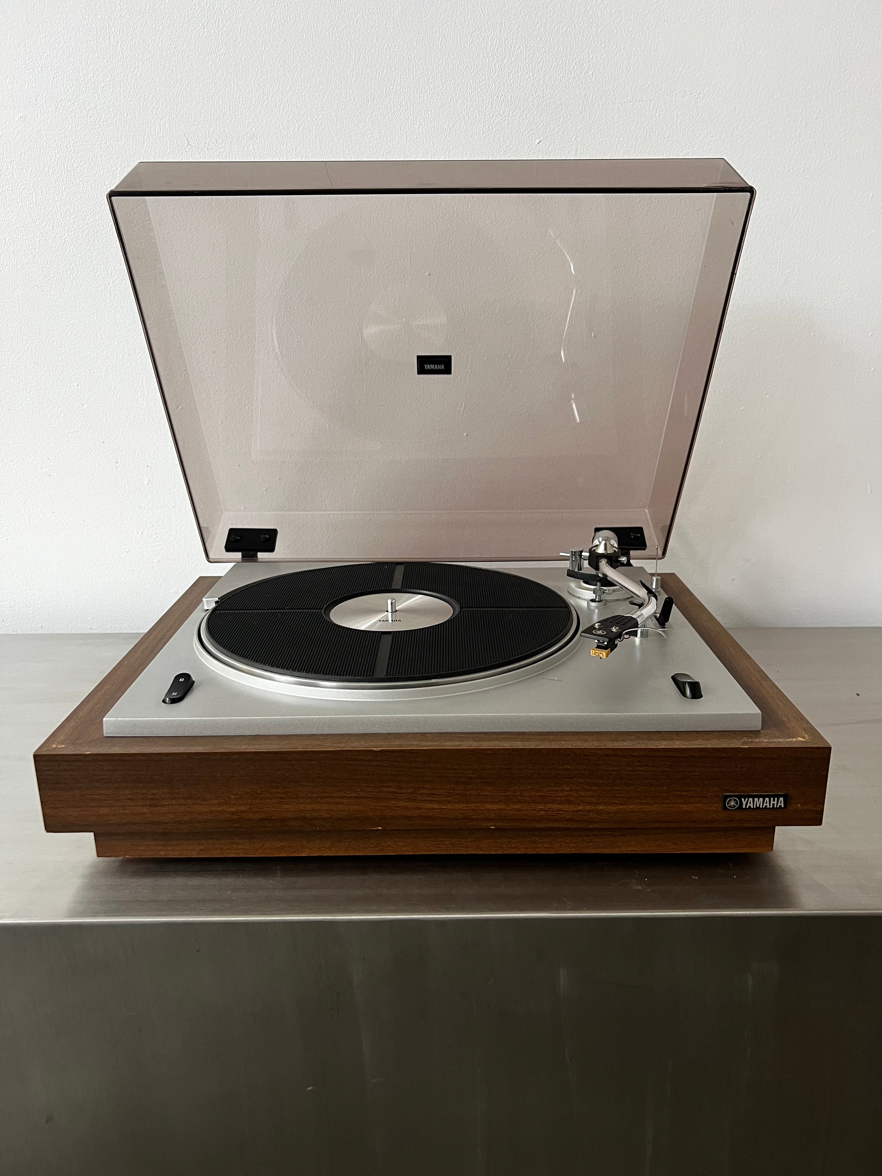 Yamaha YP-701 _Table tournante à courroie