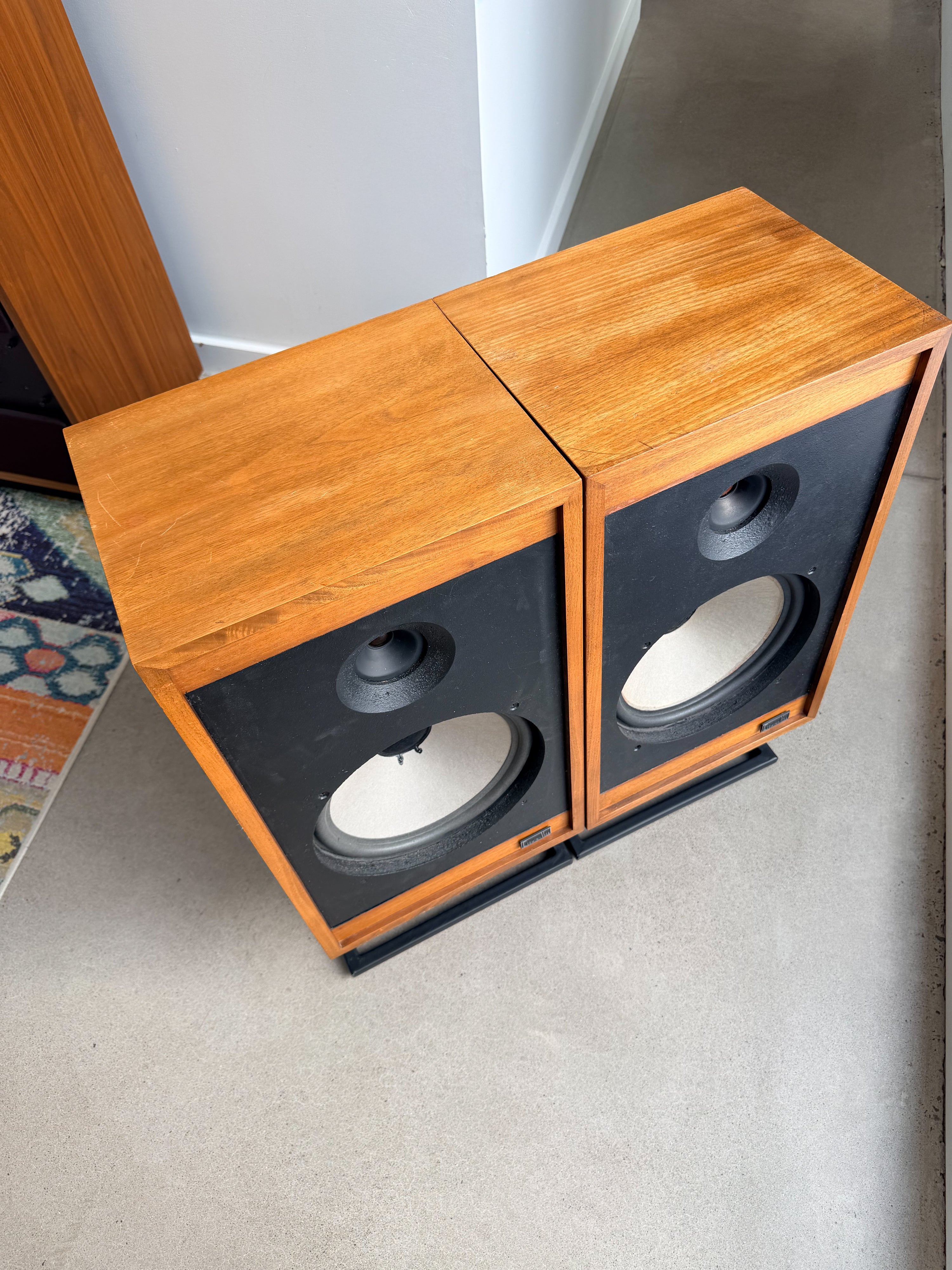 Cerwin Vega R-26 _Floorstanding  speakers