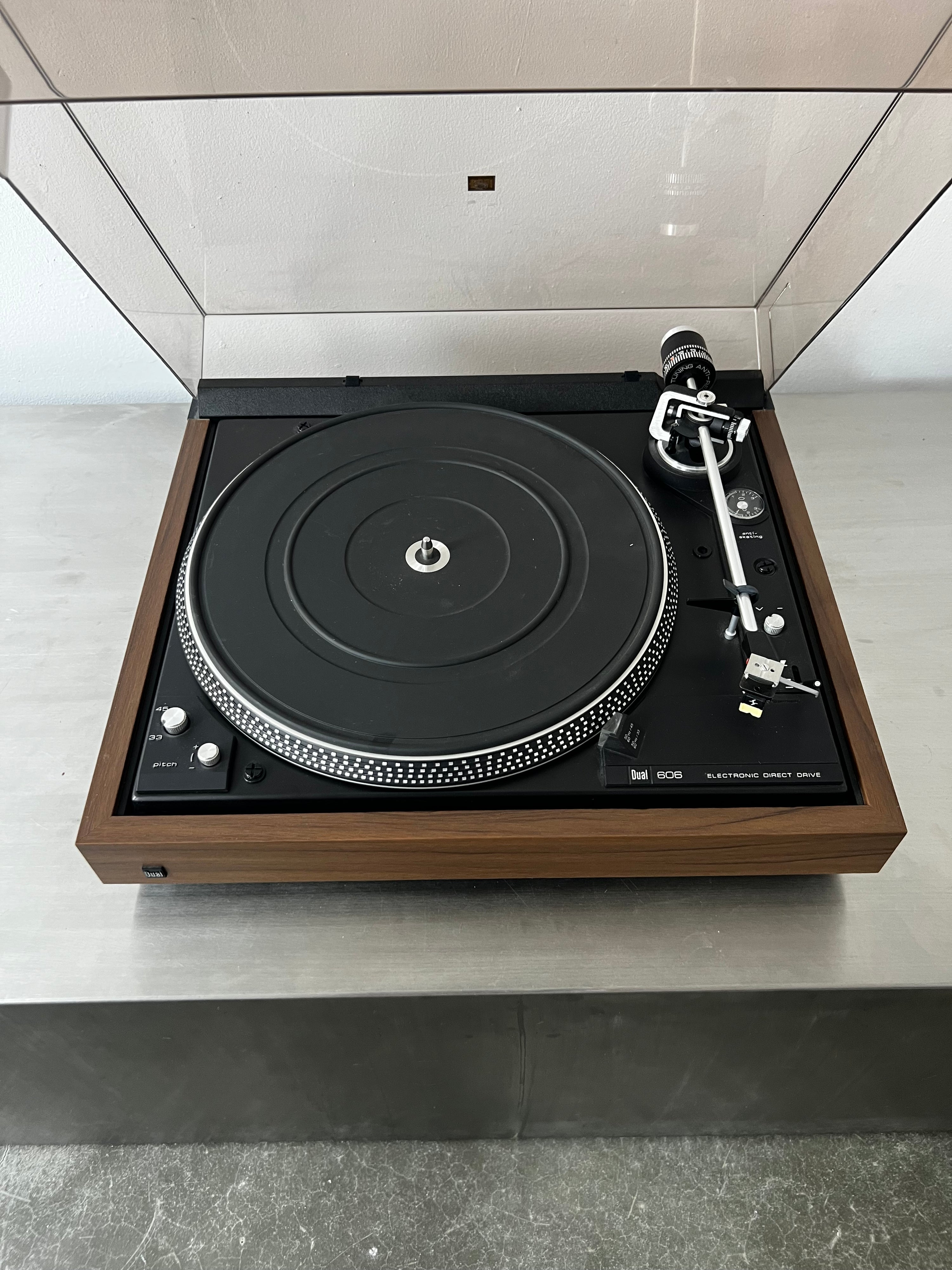 Dual 606 _Table tournante à entraînement direct