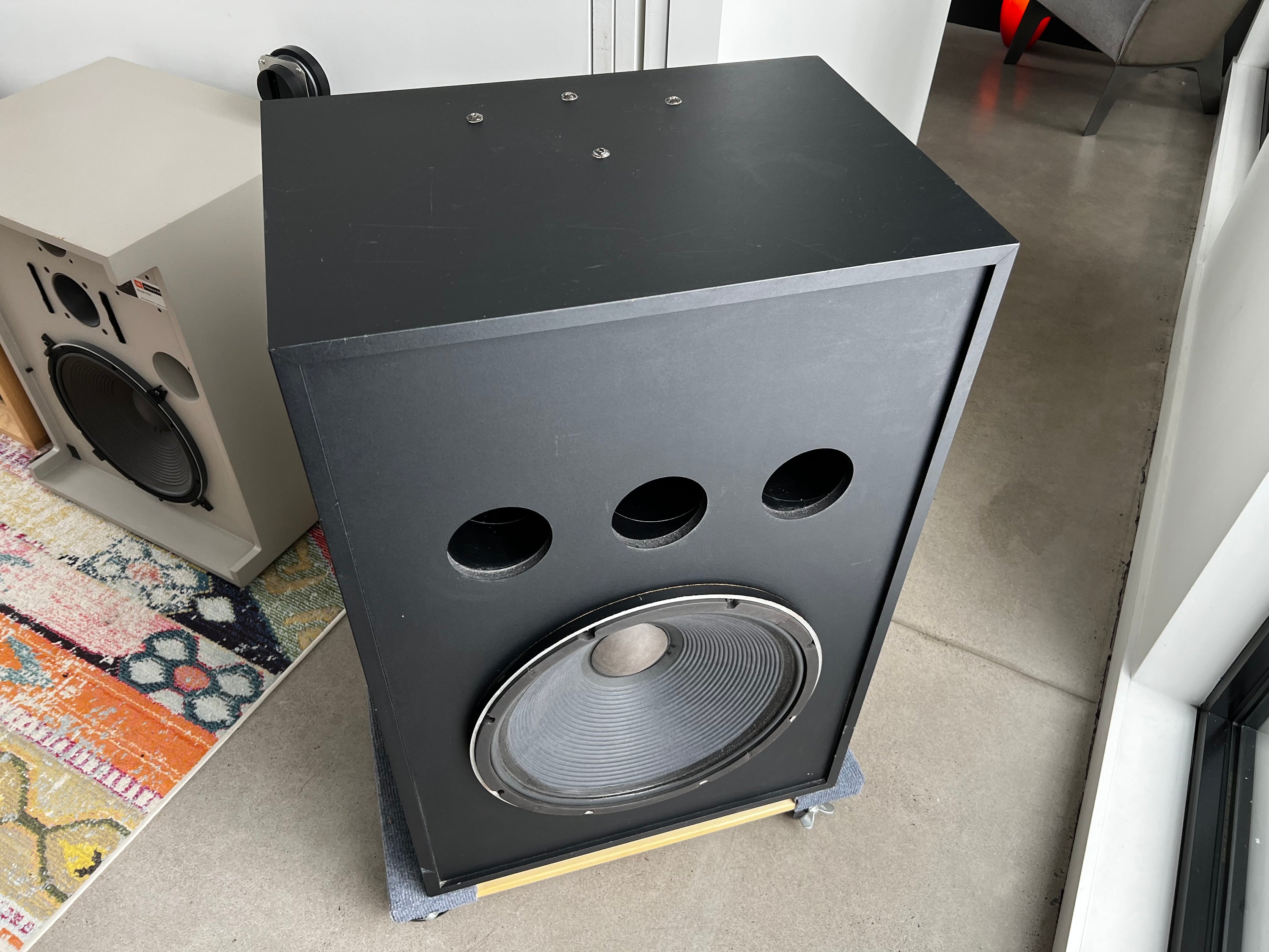 JBL 4645 (woofer 2245h) _Caisson de basses 18’’ professionnel