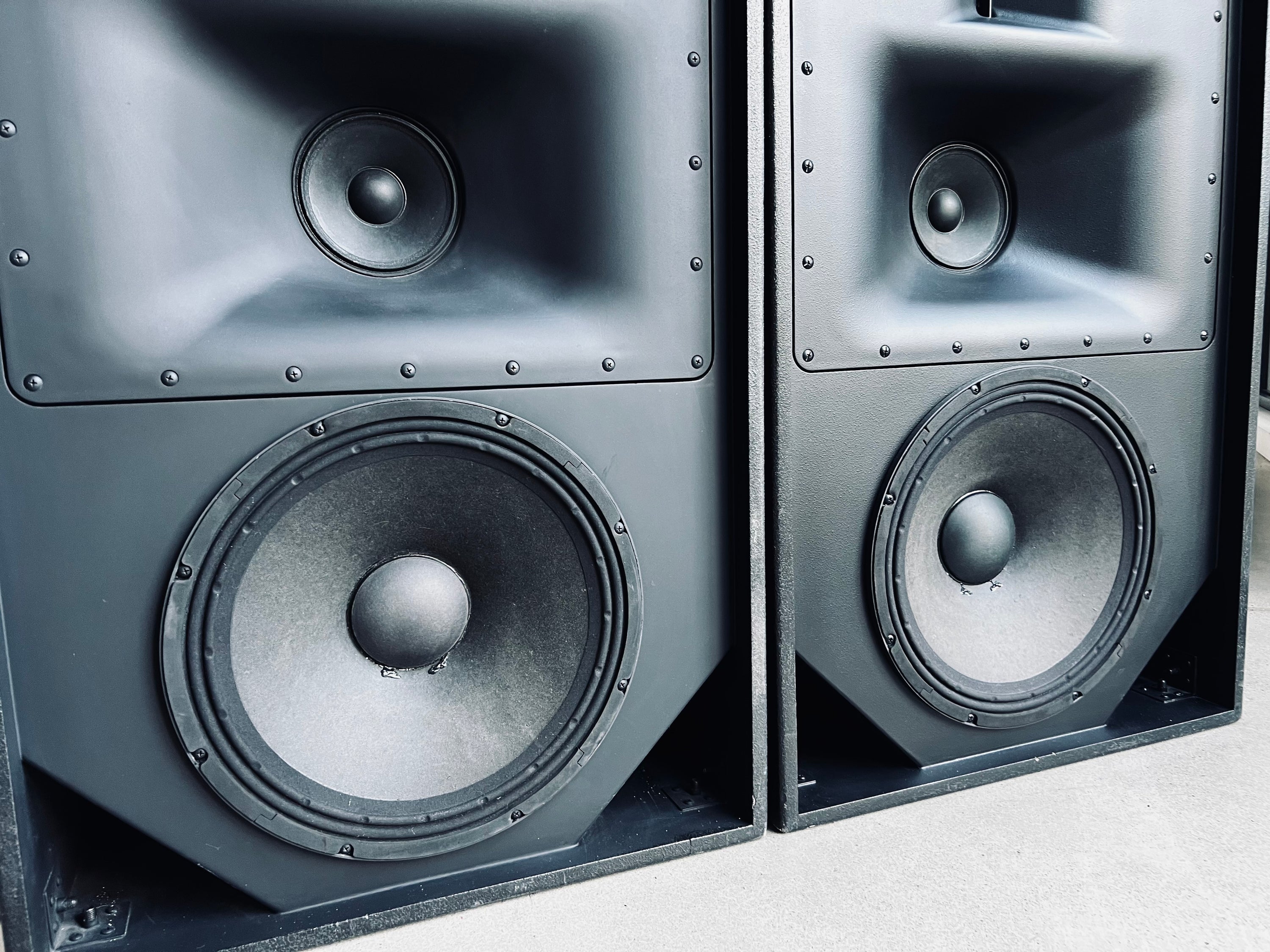 Christie LS1 _Haut-Parleurs de plancher