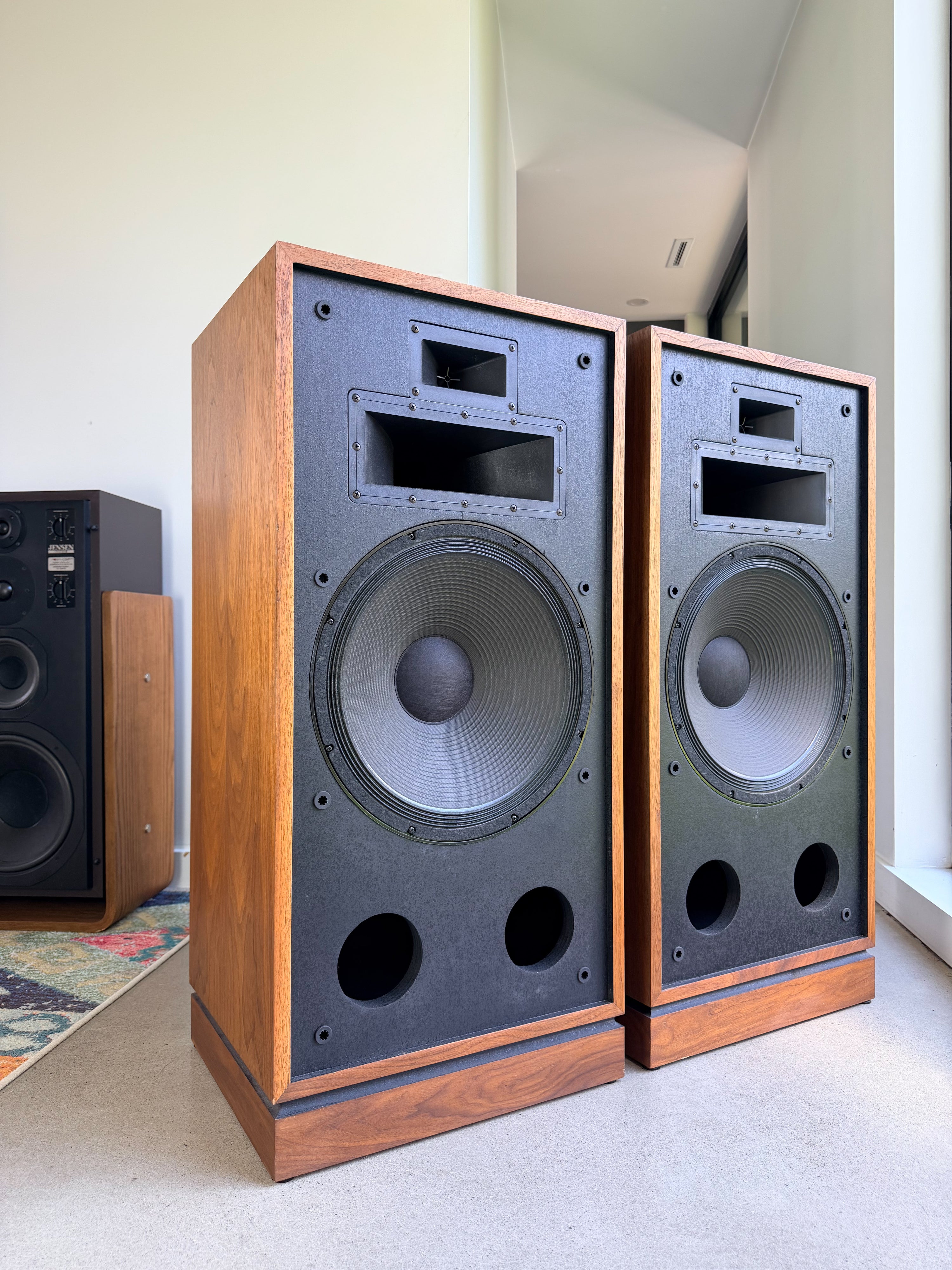 Klipsch Chorus _Floorstanding speakers