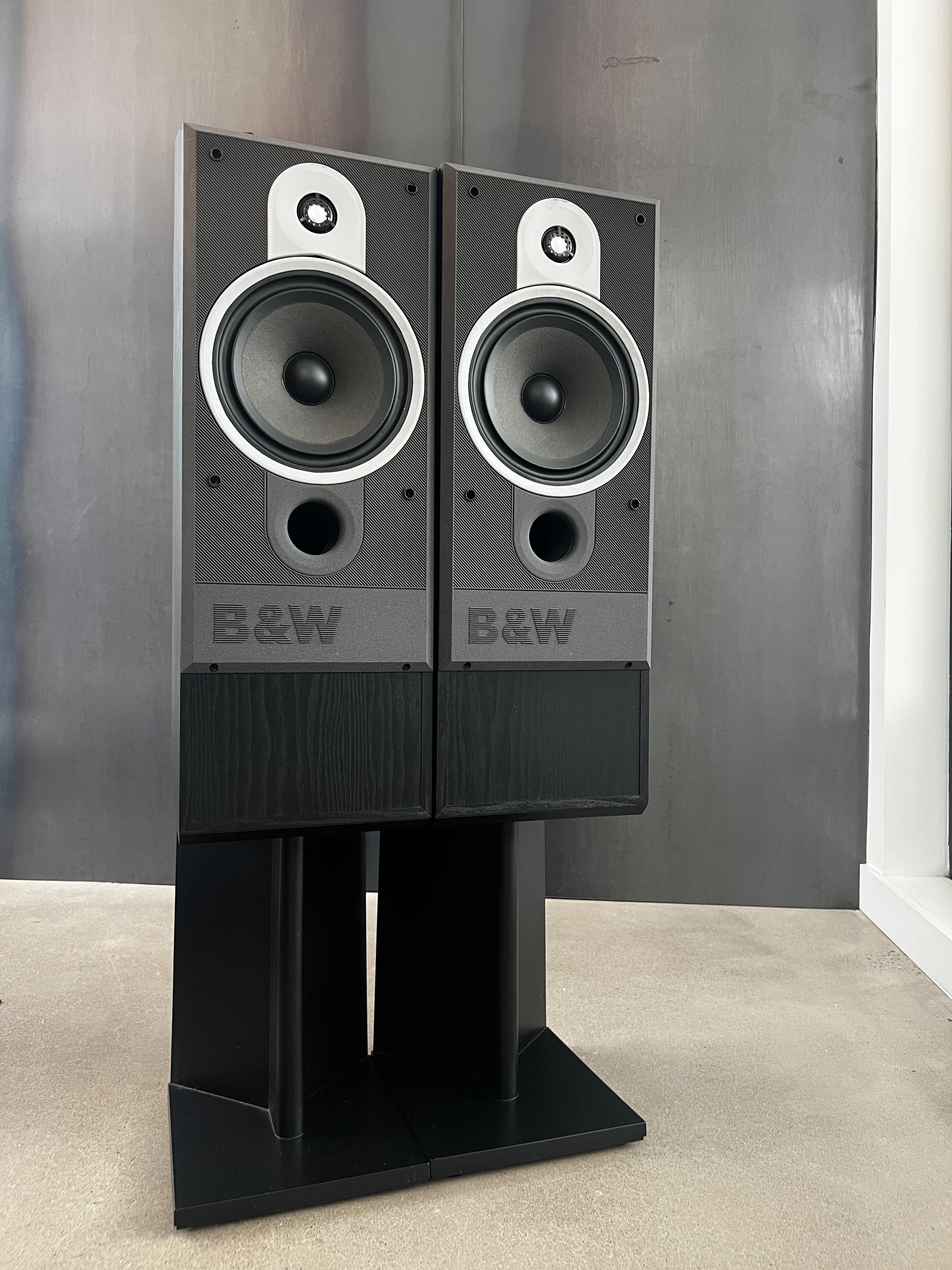 Bowers & Wilkins DM570 _Haut-Parleurs de plancher