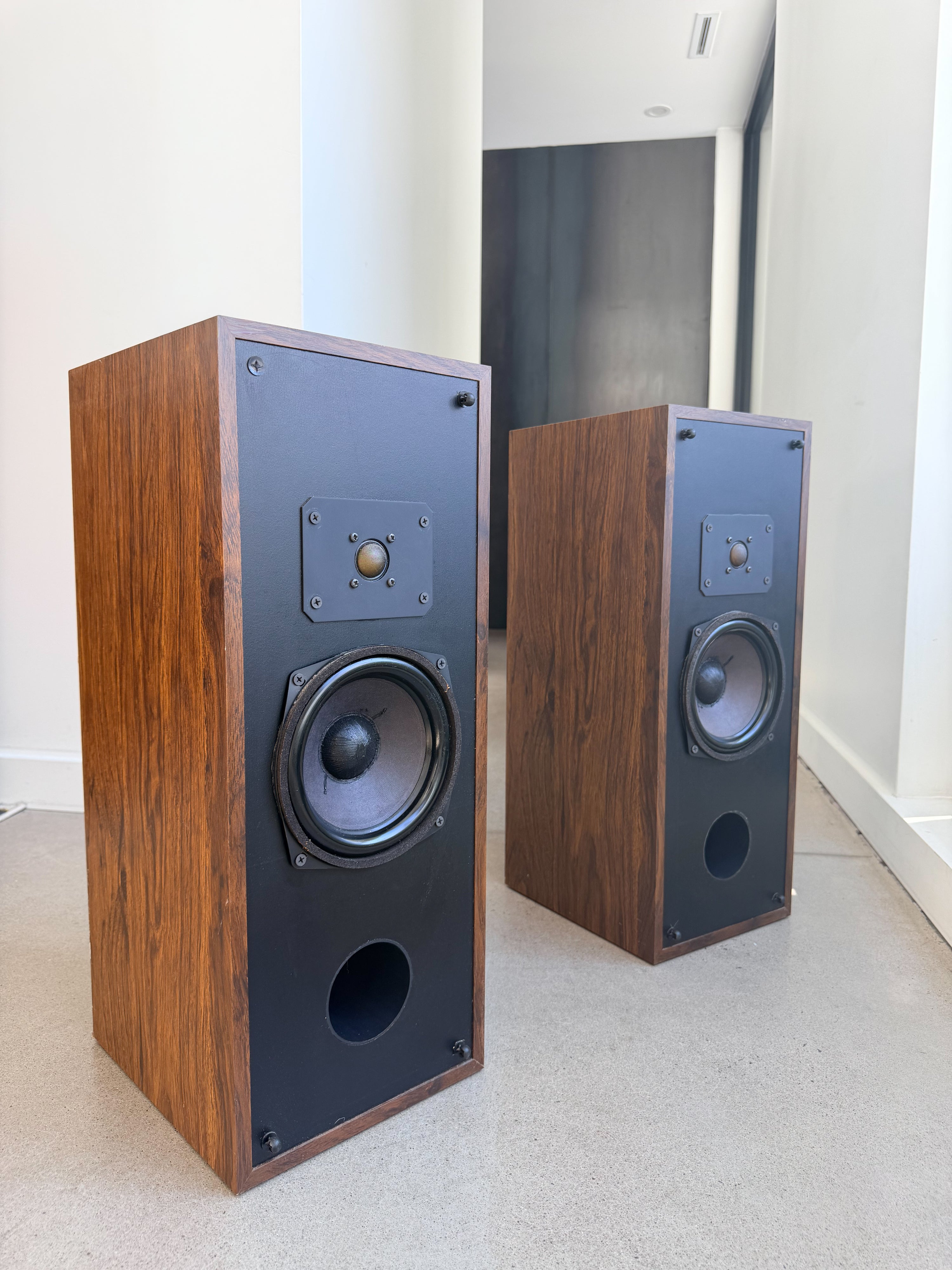 Rega Model 2 _Bookshelf speakers