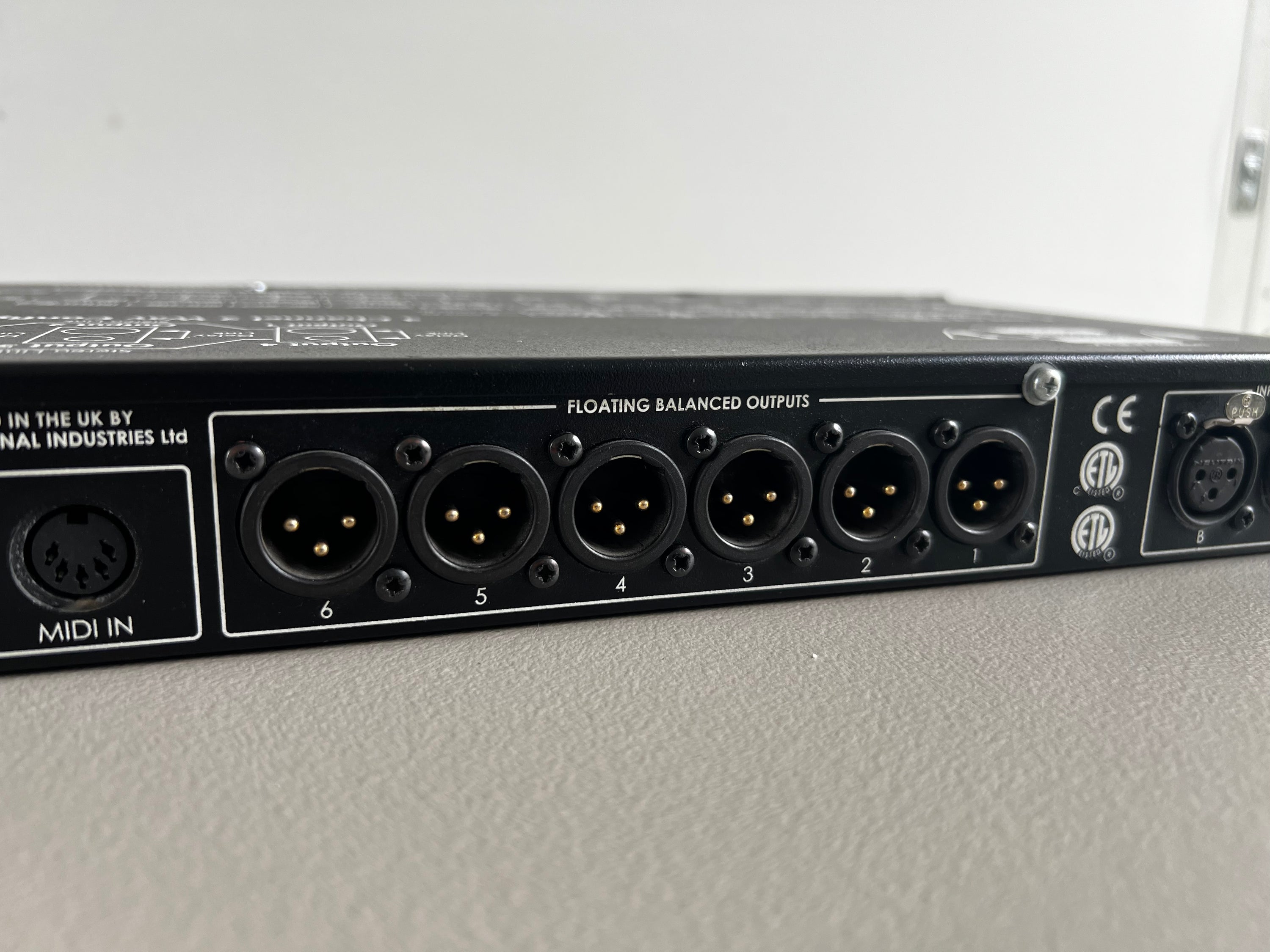 JBL DSC-260 _Processeur digital