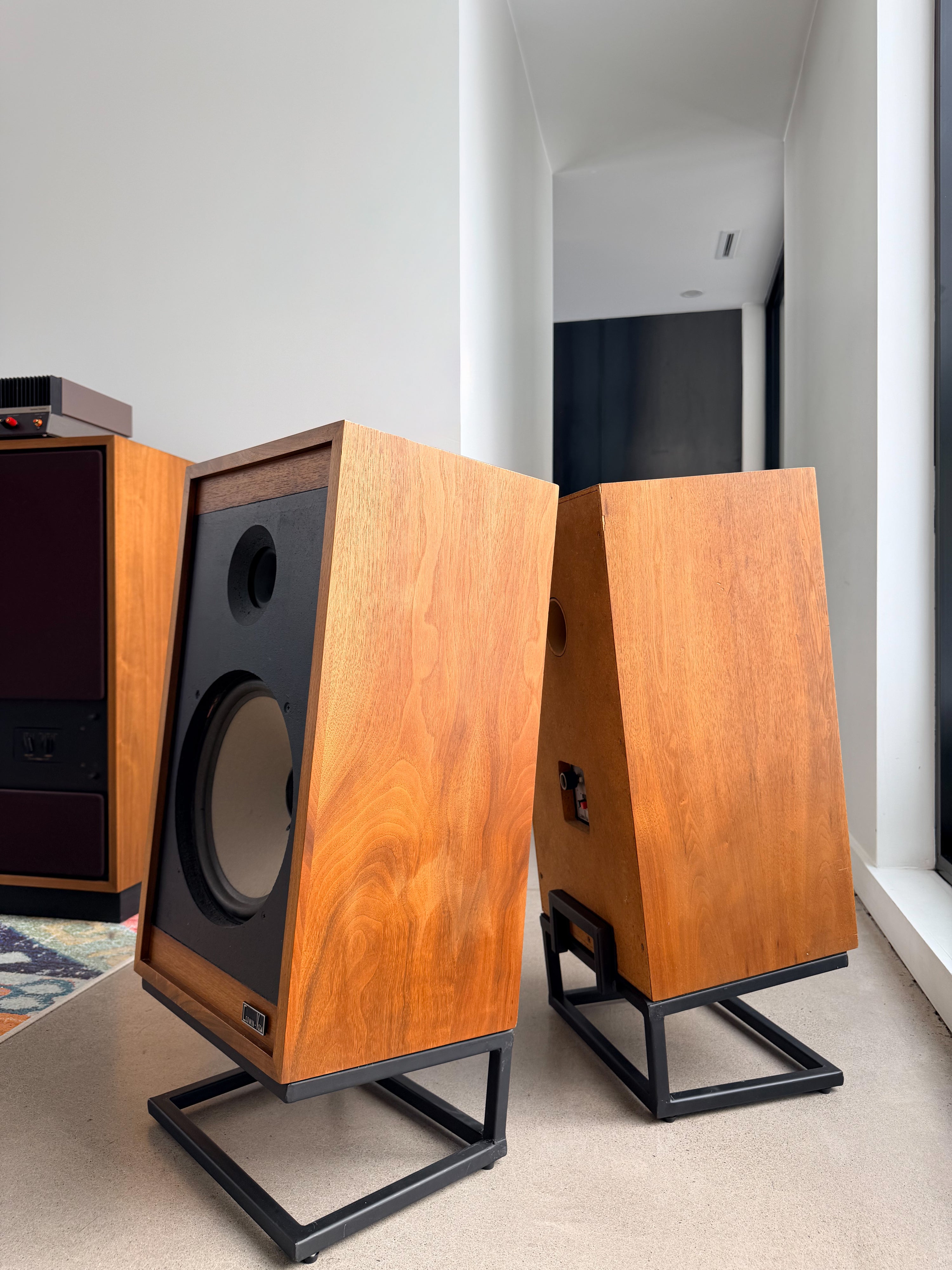 Cerwin Vega R-26 _Floorstanding  speakers