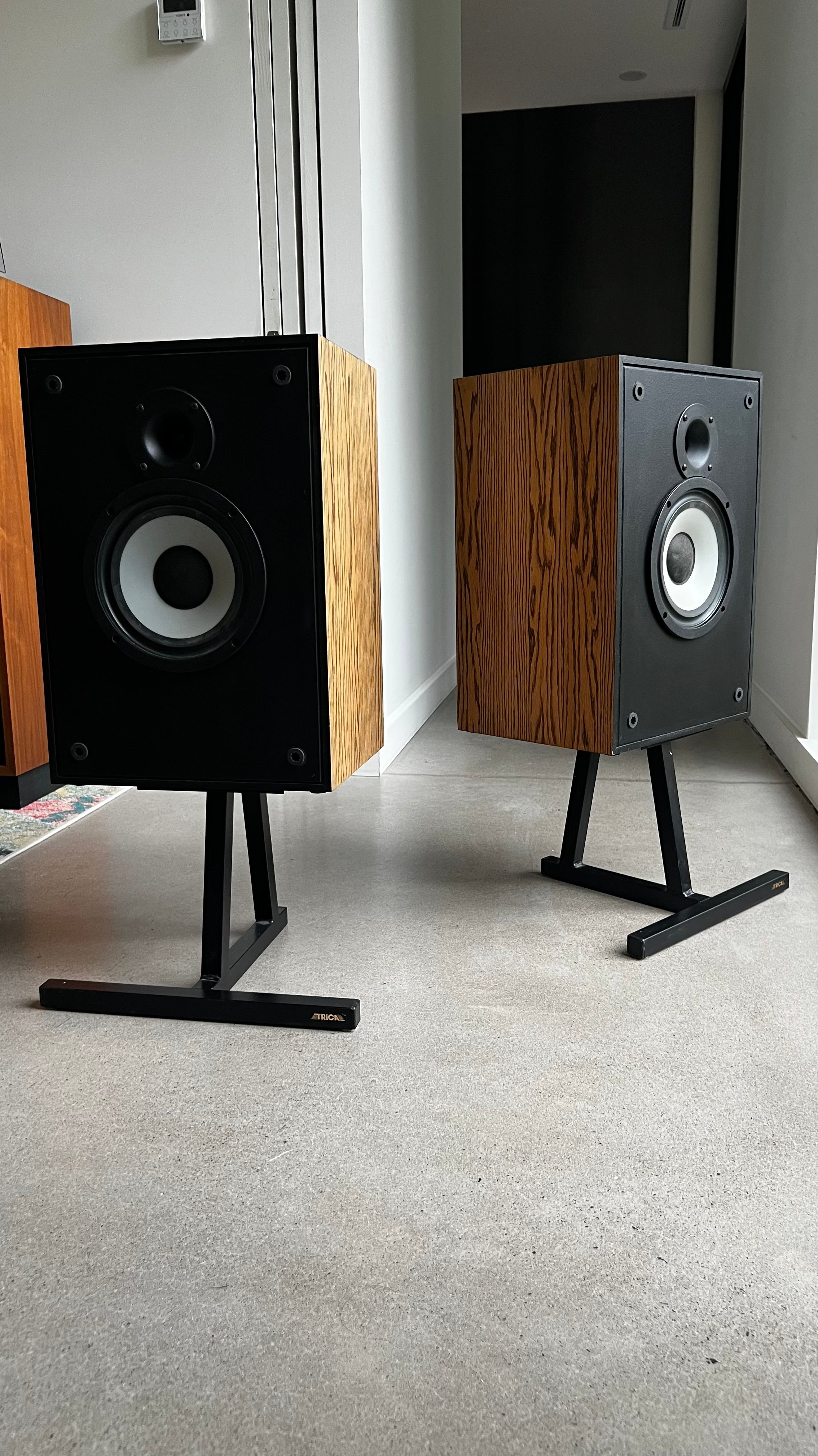 Trica _Paire de support d’acier pour haut-parleurs