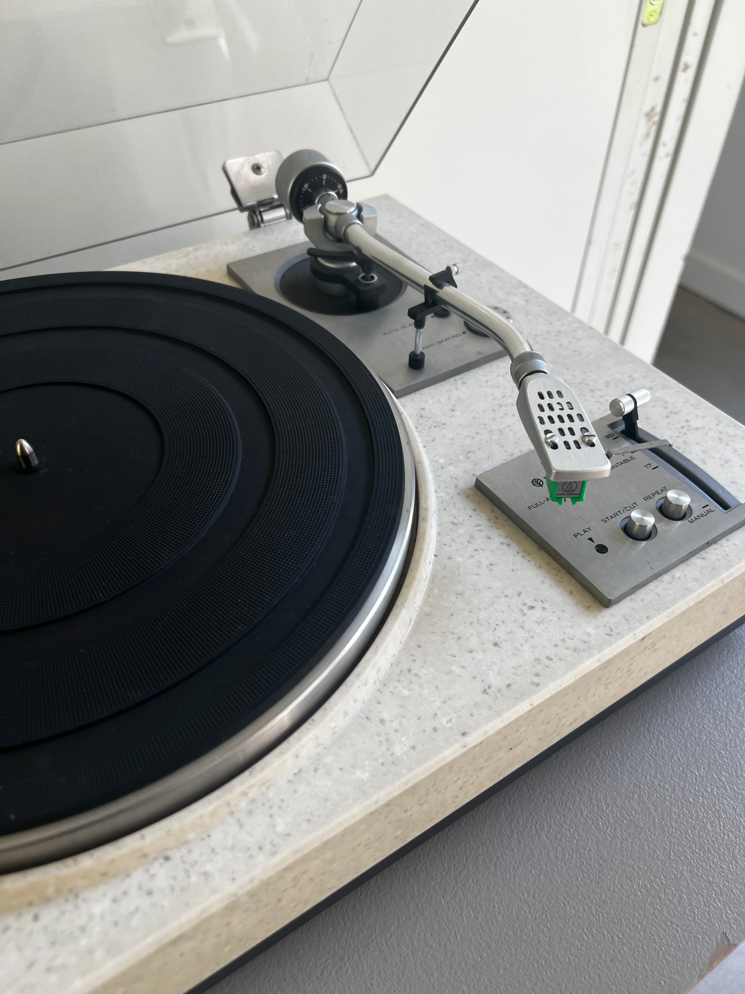 Kenwood KD-3055 _Table tournante à courroie