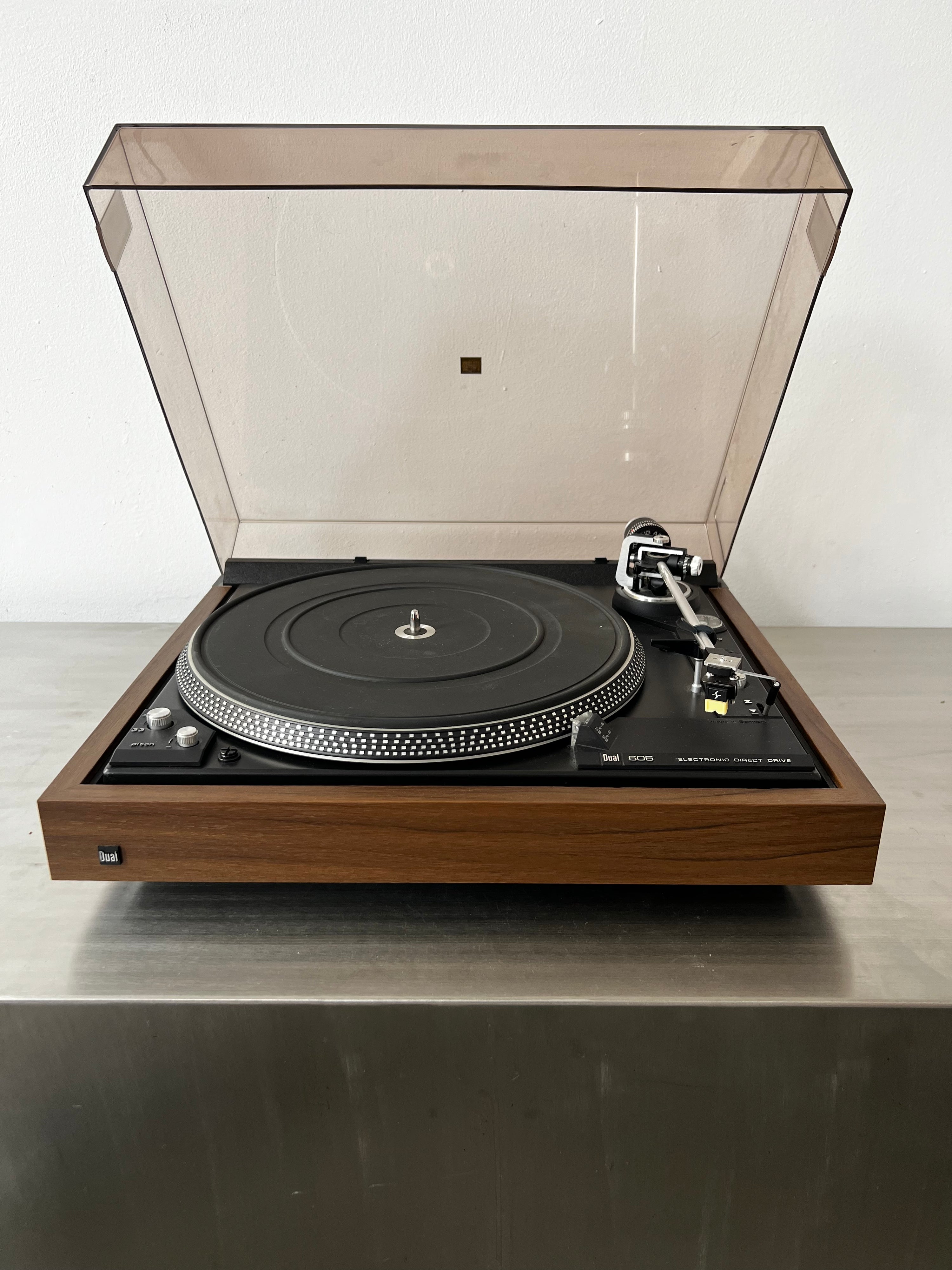 Dual 606 _Table tournante à entraînement direct