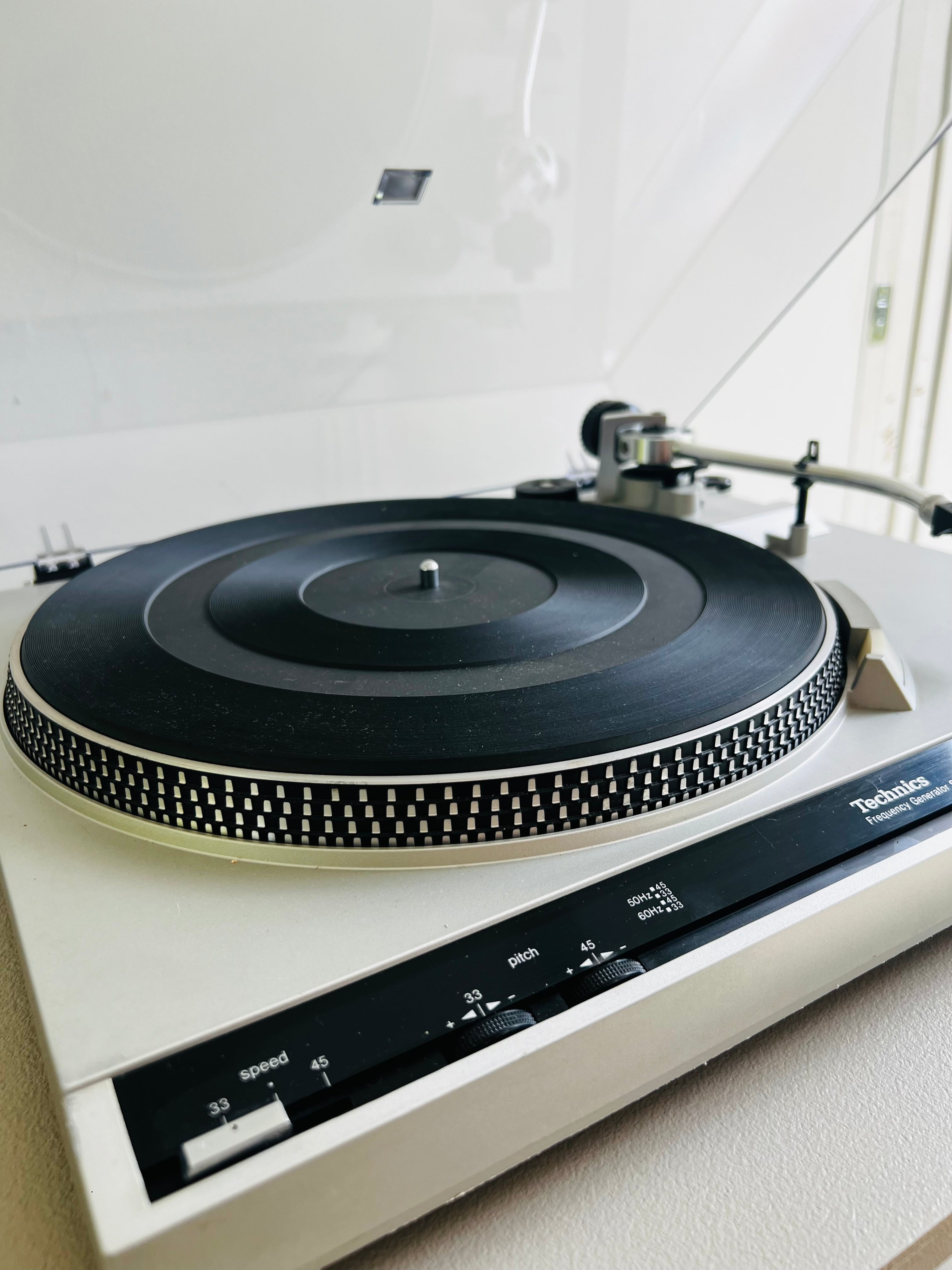 Technics SL-220 Belt-Driven Turntable