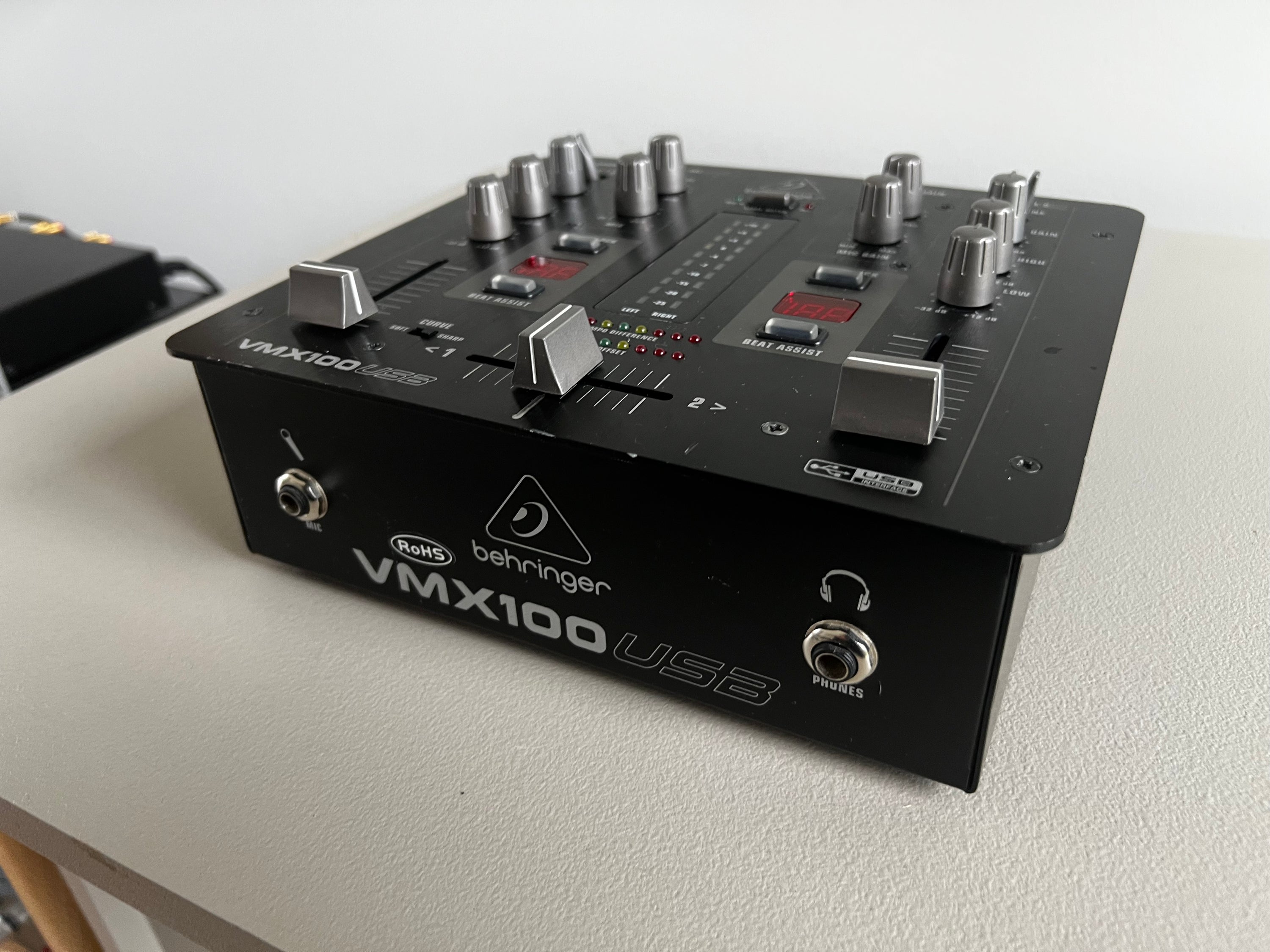 Behringer VMX100 _Mixeur
