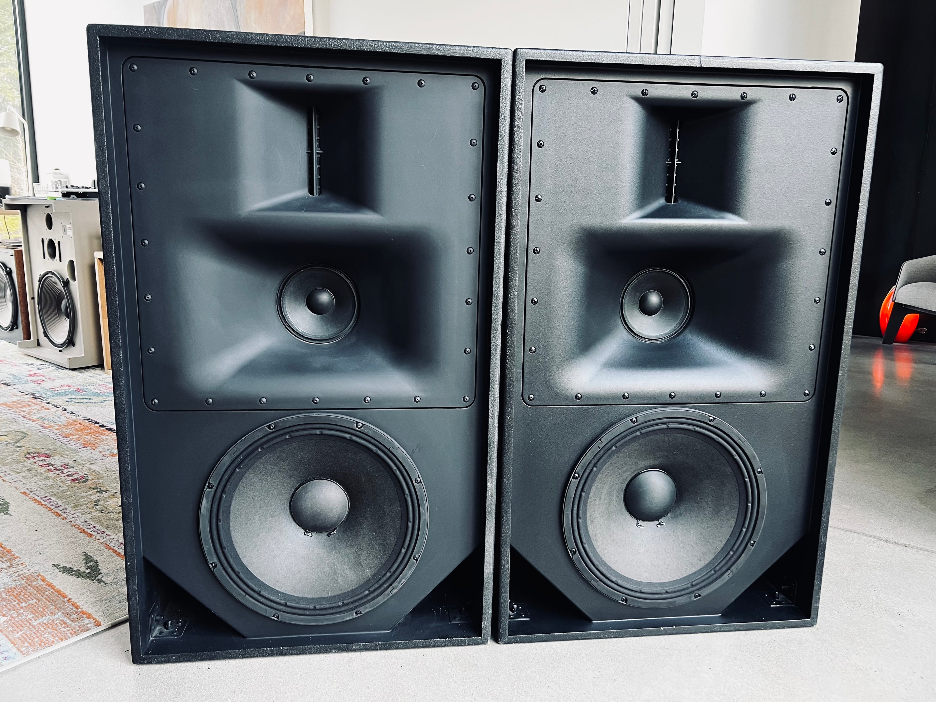 Christie LS1 _Haut-Parleurs de plancher