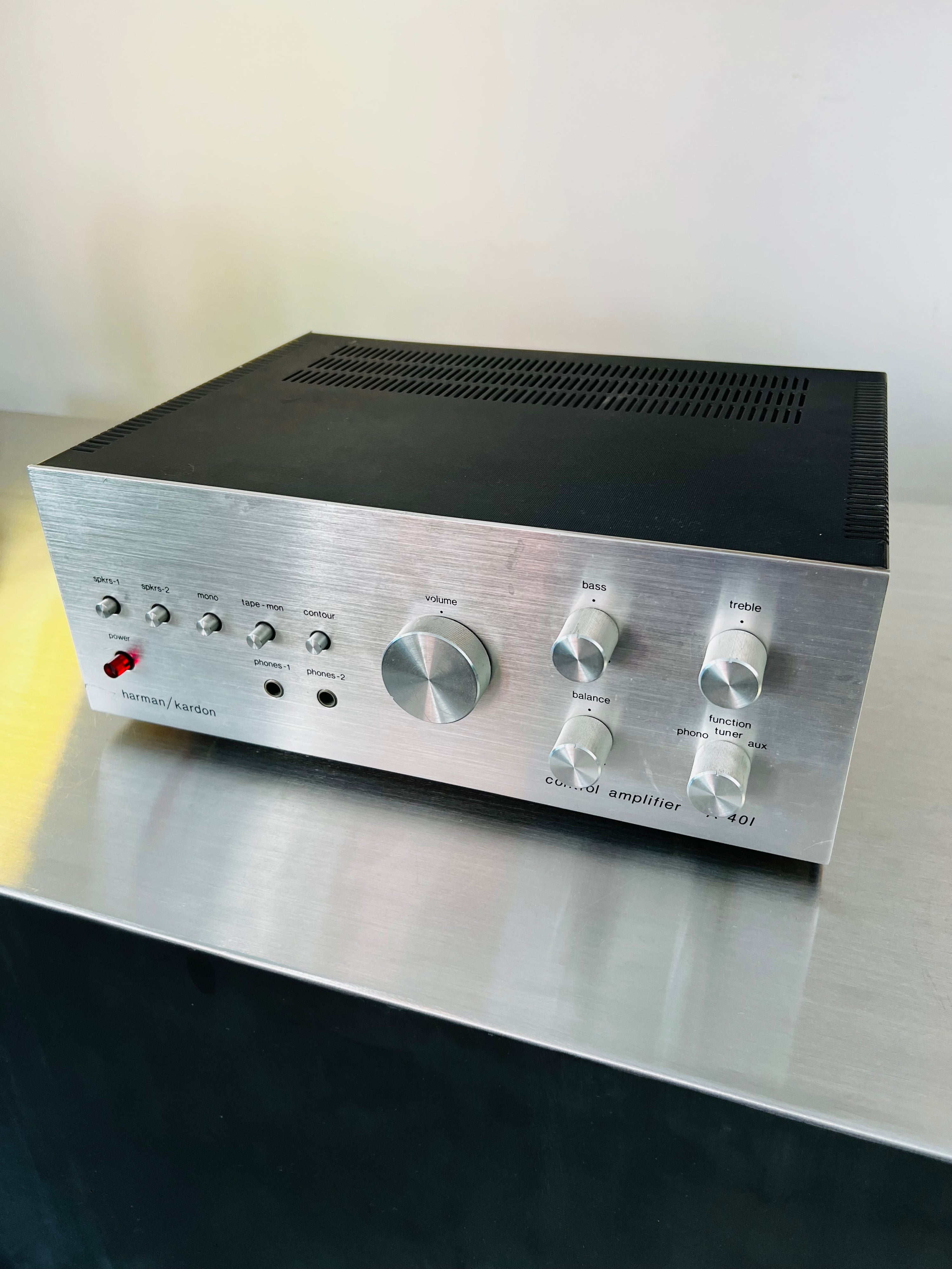 Harman Kardon A-401 integrated amplifier