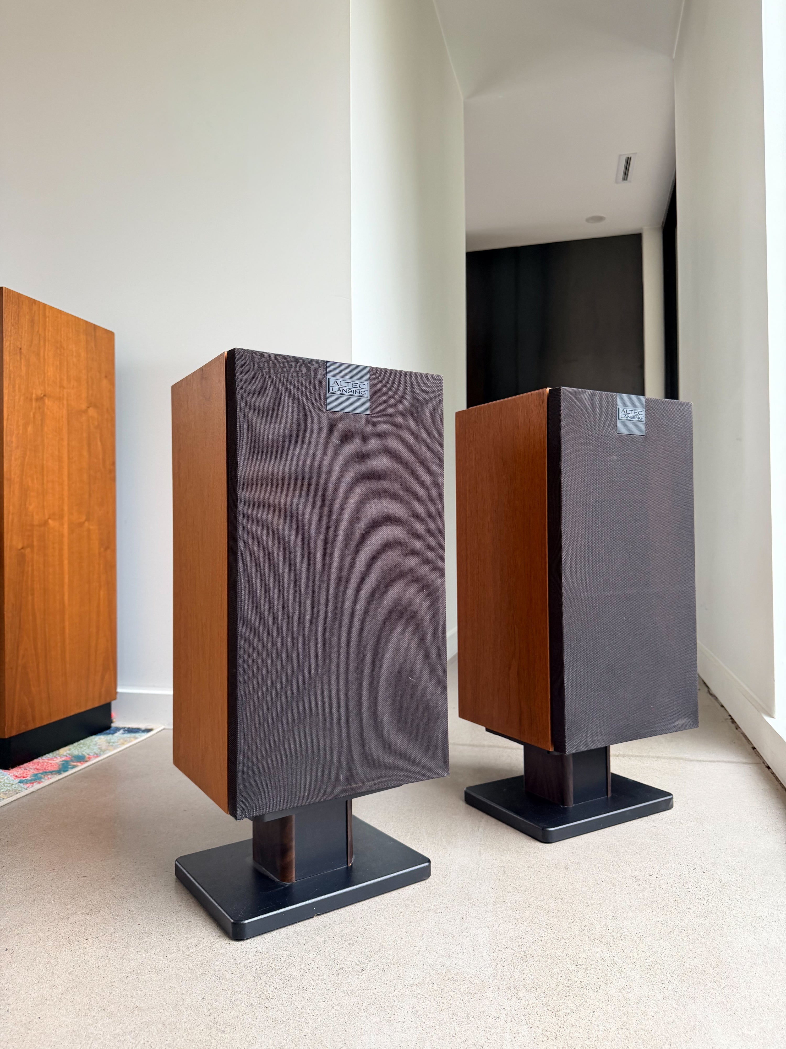 Altec 205 _Floorstanding Speakers
