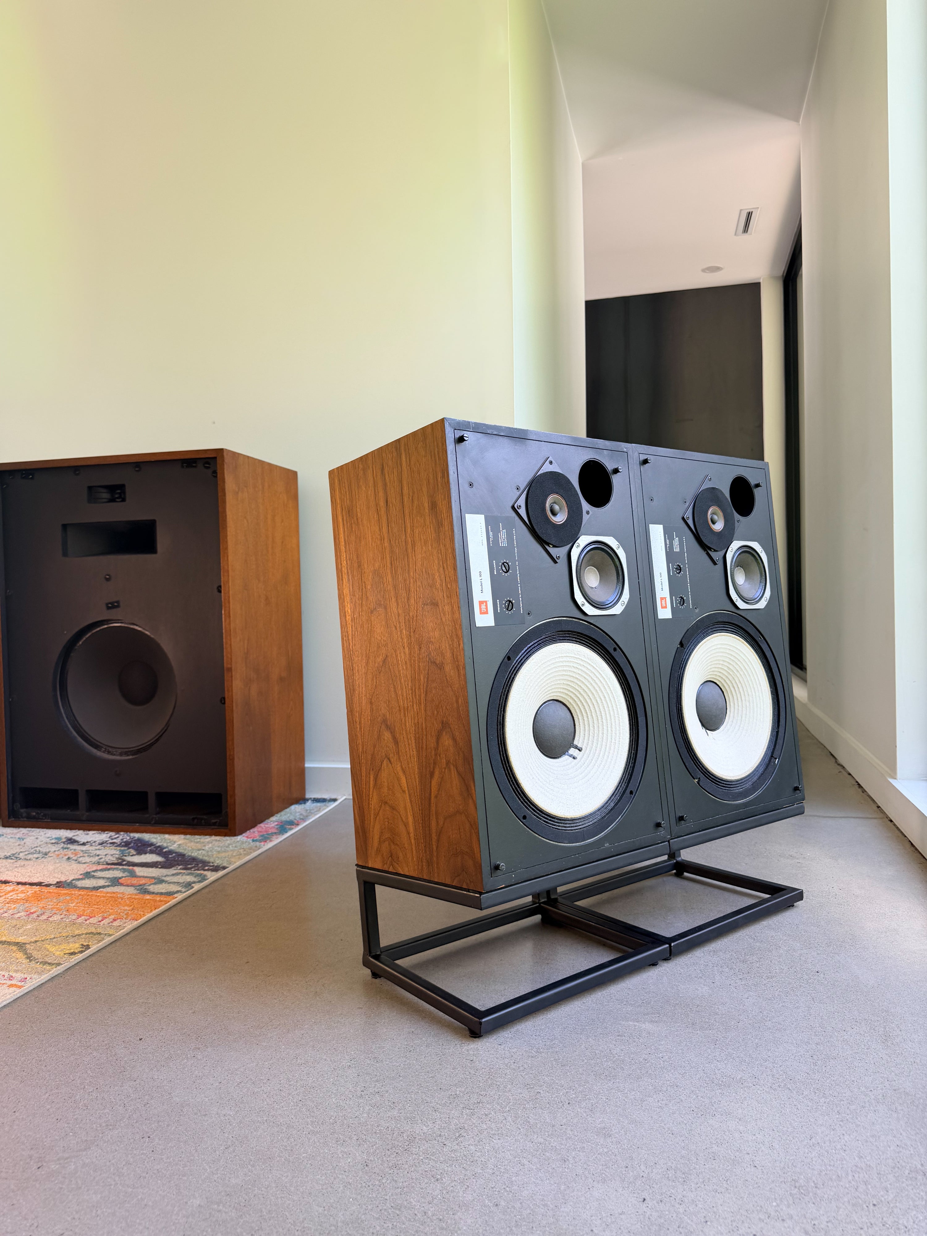 JBL L100 _Floorstanding speakers